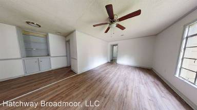 Main picture of 704 Woodbury Rd