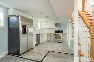 Main picture of 98 Elm St