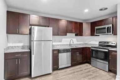 Main picture of 6029 N Winthrop Ave
