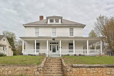 Main picture of 1208 S Salisbury Ave