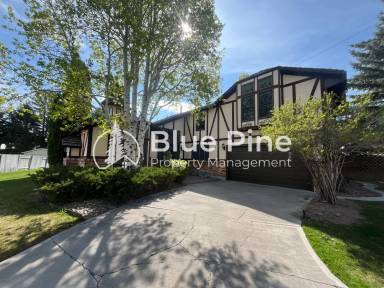 Main picture of 3267 Merlin Dr