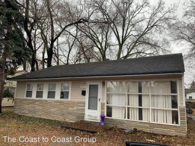 Main picture of 10251 Troy St