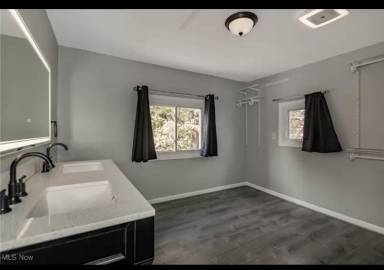 Main picture of 270 W Glendale St
