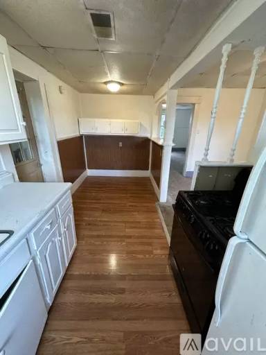 Main picture of 491 1/2 E 2nd St