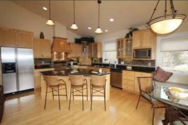 Main picture of 755 Laurel St