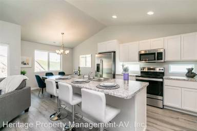 Main picture of 32 Hummingbird Ln