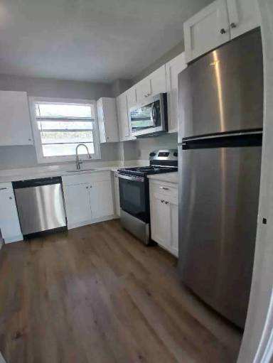 Main picture of River Road Apartments