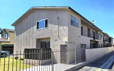 Main picture of 1017 W 95th St