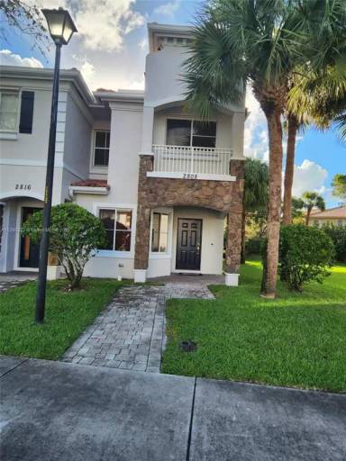 Main picture of 2832 SW 83rd Ave