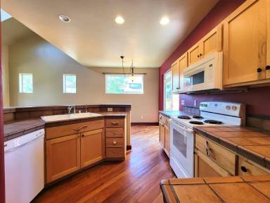 Main picture of 3977 Bosal St