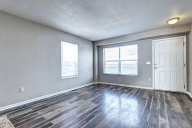 Main picture of 1948 Oakcrest Cir