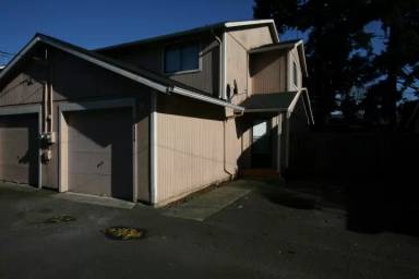 Main picture of 11063 SE Bush St