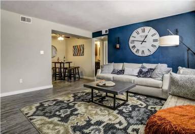 Main picture of 2073 W Lindsey St