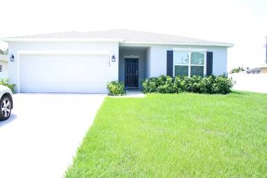 Main picture of 1382 SW Halford Ave
