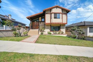 Main picture of 940 W 20th St