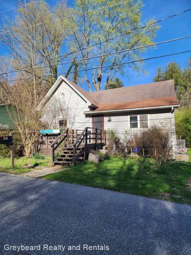 Main picture of 104 N Spring St