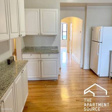 Main picture of 2808 N Halsted St