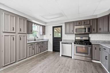 Main picture of 36 W Meyers St