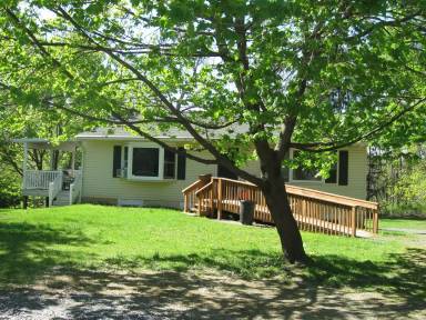 Main picture of 102 E Cherry Ln