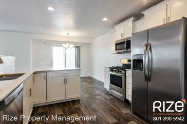 Main picture of 306 E Wren Hill Ln