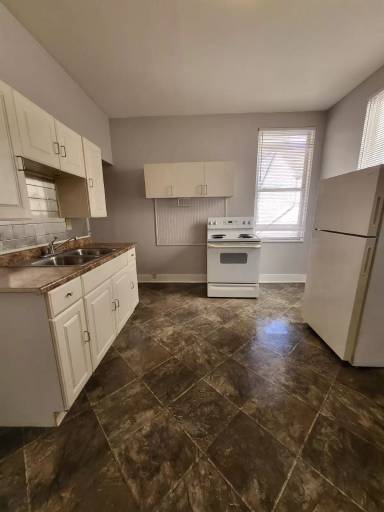 Main picture of 646 W 12th St
