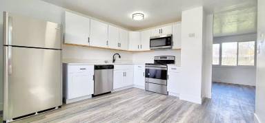 Main picture of 3880 S Manhatten Dr