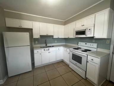 Main picture of 701 Oaklawn St
