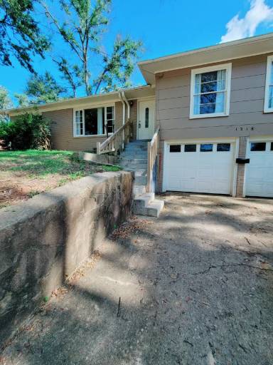 Main picture of 1210 Graham Dr