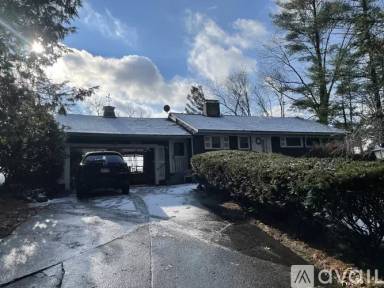 Main picture of 14 Lakeshore Dr