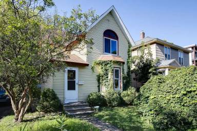 Main picture of 1014 7th St SE