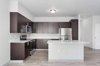 Main picture of 100 Vaughan Ln