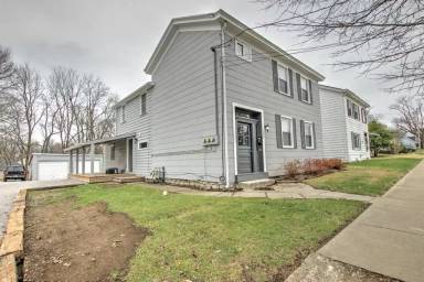 Main picture of 320 Pleasant St