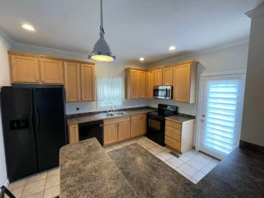 Main picture of 1029 E Balview Ave