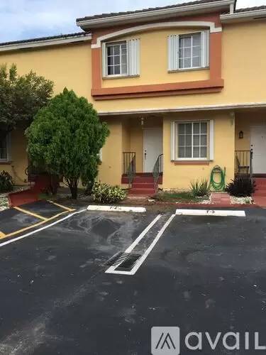 Main picture of 8240 NW 10th St