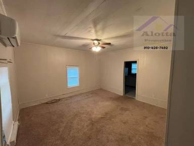Main picture of 400 McLeod Rd