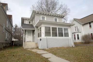 Main picture of 962 N Church St