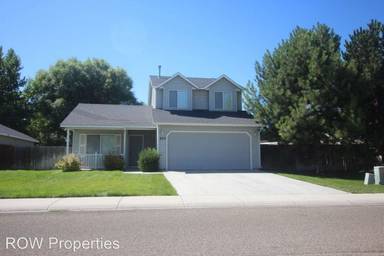 Main picture of 833 W Hackamore Ave
