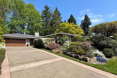 Main picture of 10632 NE 47th Pl