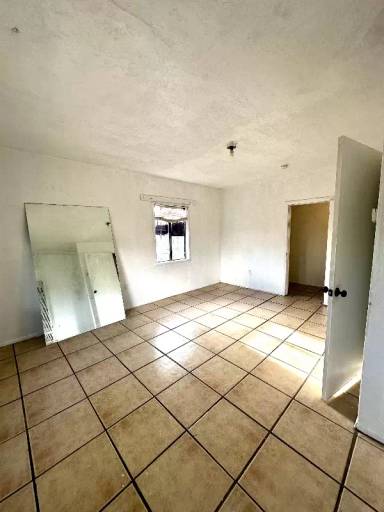 Main picture of 1711 1/2 Agua Fria St