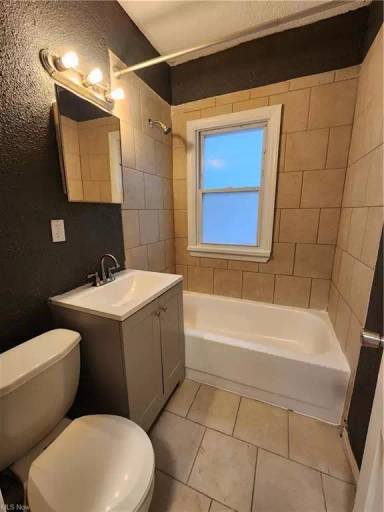 Main picture of 3545 W 120th St