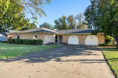 Main picture of 501 Tahiti Dr