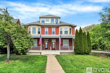 Main picture of 715 Oak Hill Ave