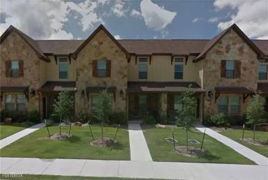 Main picture of 312 Newcomb Ln