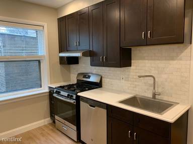 Main picture of 2048 W Farragut Ave