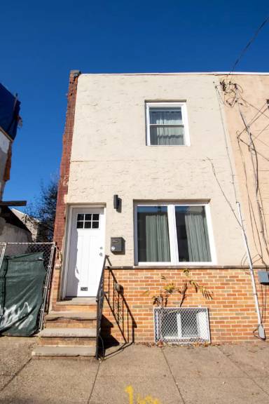 Main picture of 2550 Tulip St