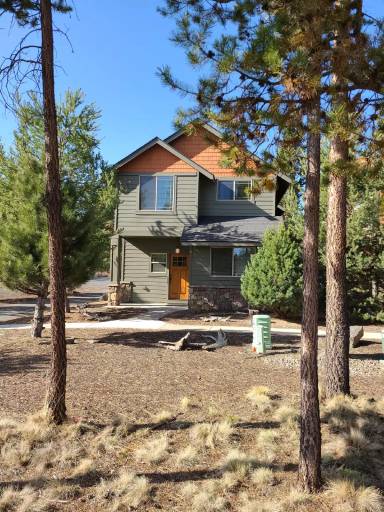Main picture of 16559 Daisy Pl