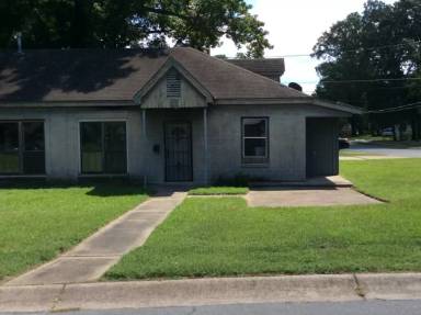 Main picture of 1900 W Short 17th St