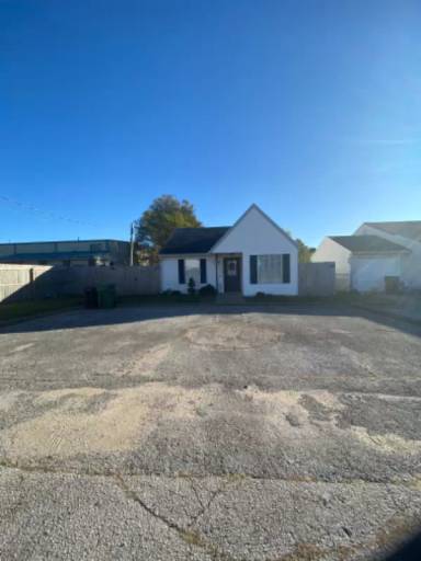 Main picture of 1102 W Easy St