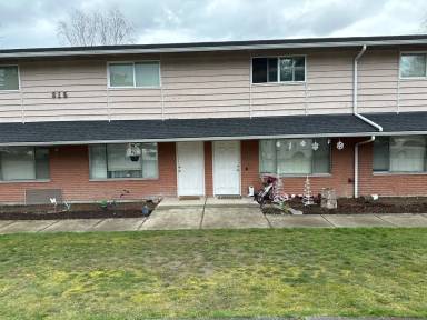 Main picture of 915 Crestview Ln