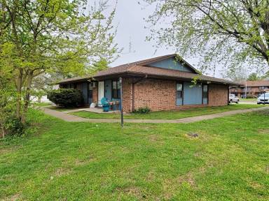 Main picture of 912 N Walnut Ave